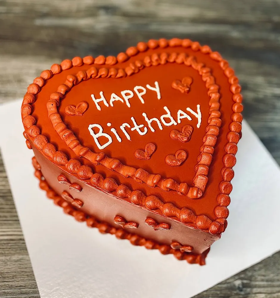 Торт-сердце Happy Birthday